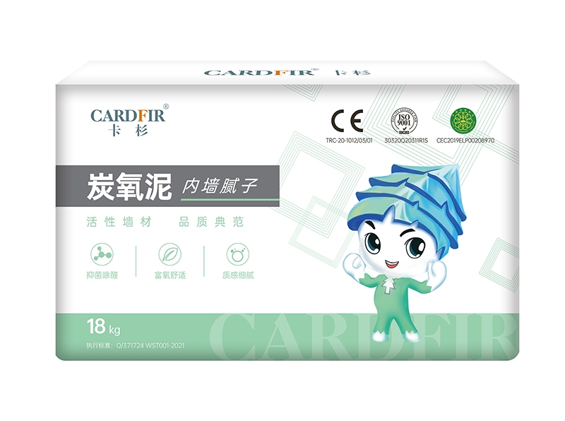 卡杉炭氧泥-內(nèi)墻膩?zhàn)?/></p><p>采用卡杉品牌研發(fā)的負(fù)氧離子技術(shù)精心制作的墻面材料，長(zhǎng)期釋放負(fù)氧離子，有效調(diào)節(jié)空氣質(zhì)量均衡，持續(xù)凈化空氣，降低 PM2.5 凈化空氣，對(duì)促進(jìn)人體健康具有重要意義。配方獨(dú)特，性能優(yōu)異，綠色生態(tài)，環(huán)境友好，具有森林功能。廣泛適用于家庭，學(xué)校，&nbsp; 醫(yī)院，和公寓飲食操作間等環(huán)境的涂裝。</p><p><iframe height=